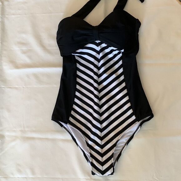 CUPSHE Sz Medium Black with black and white stripes. New with tags - Picture 5 of 6